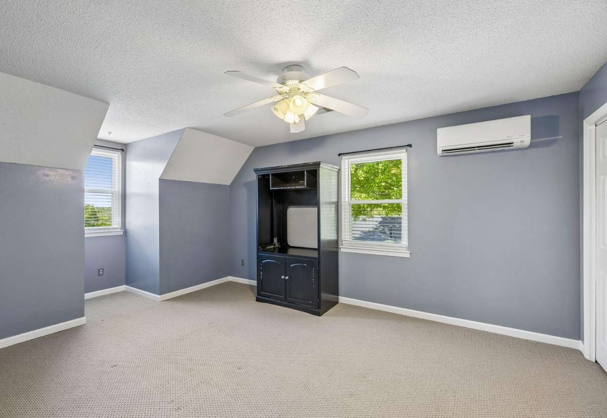2nd Bedroom Upstairs