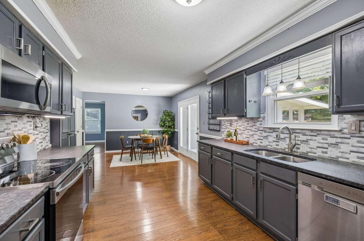 Eat in Kitchen