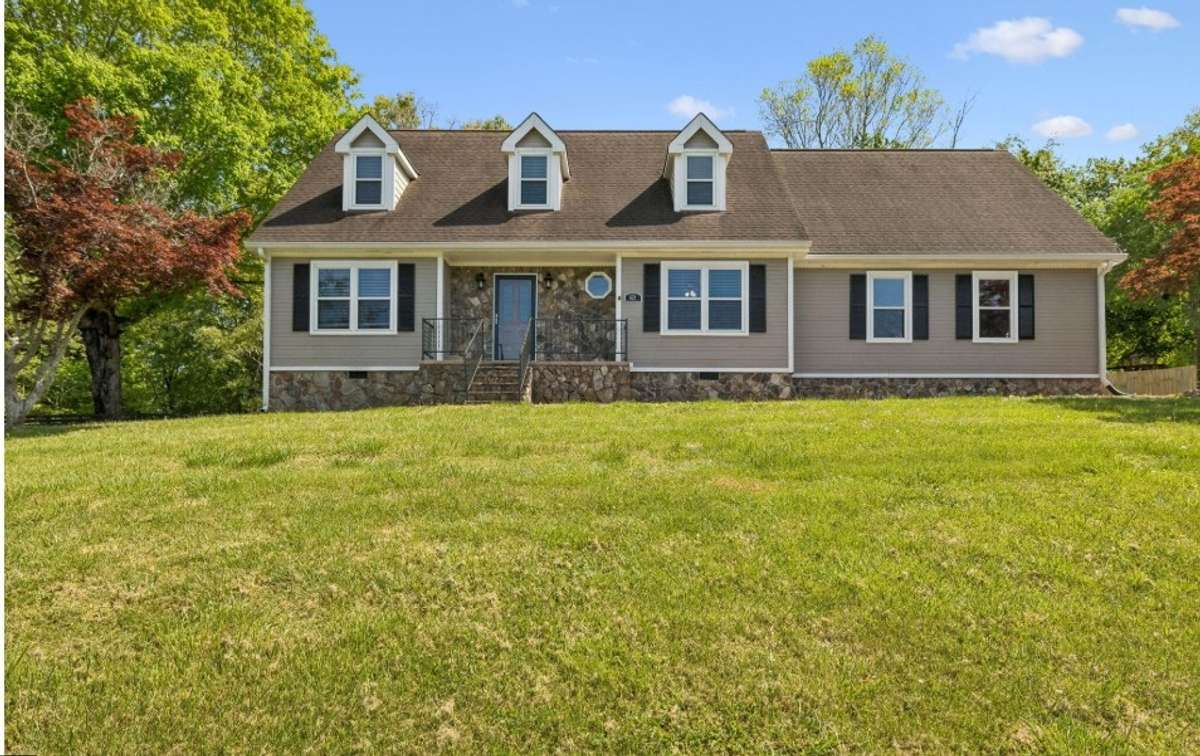 621 Lee Dr, Ringgold GA