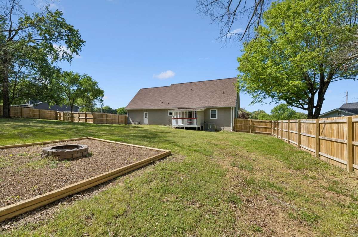 621 Lee Dr, Ringgold GA