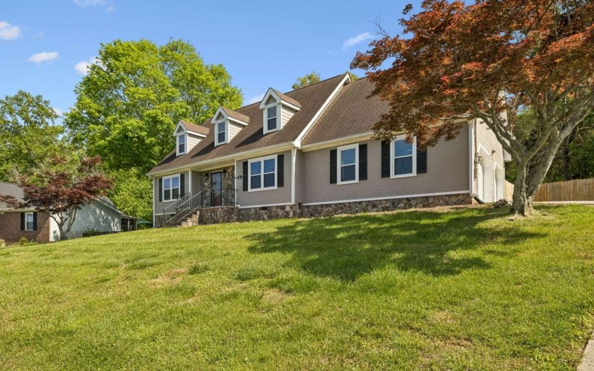 621 Lee Dr, Ringgold GA