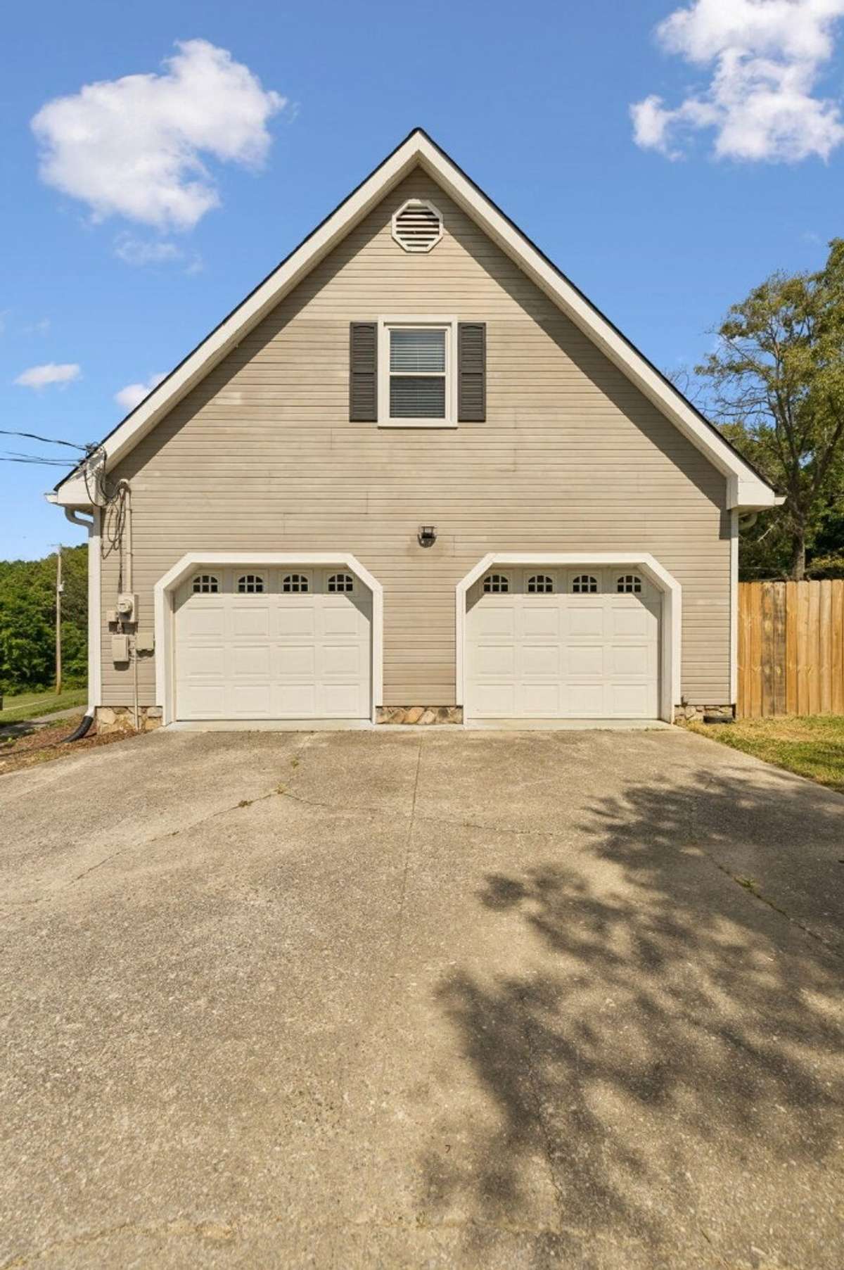 621 Lee Dr, Ringgold