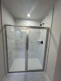 Comfy shower. Just the right size!