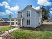 FABULOUS Downtown Location!!!