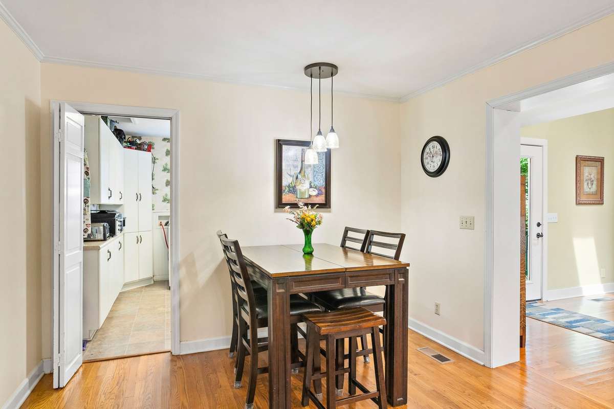 Eat-In Kitchen – Cozy dining area with hardwood flooring, warm neutral tones, and stylish pendant lighting, creating an inviting space for everyday meals and casual gatherings.
