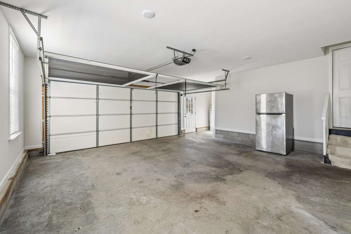 Insulated Garage Door * AND * RARE screen to be used in nicer weather !