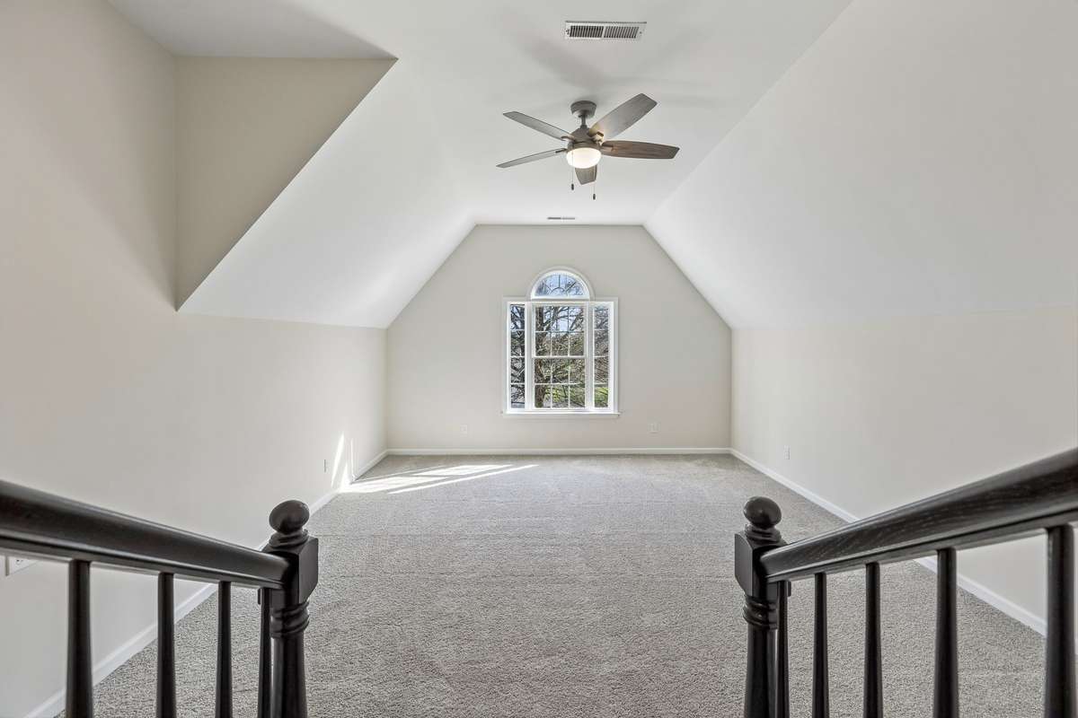 Bonus Room Over Garage - Makes for a great play room, theatre room, Game Room .. unlimited uses.