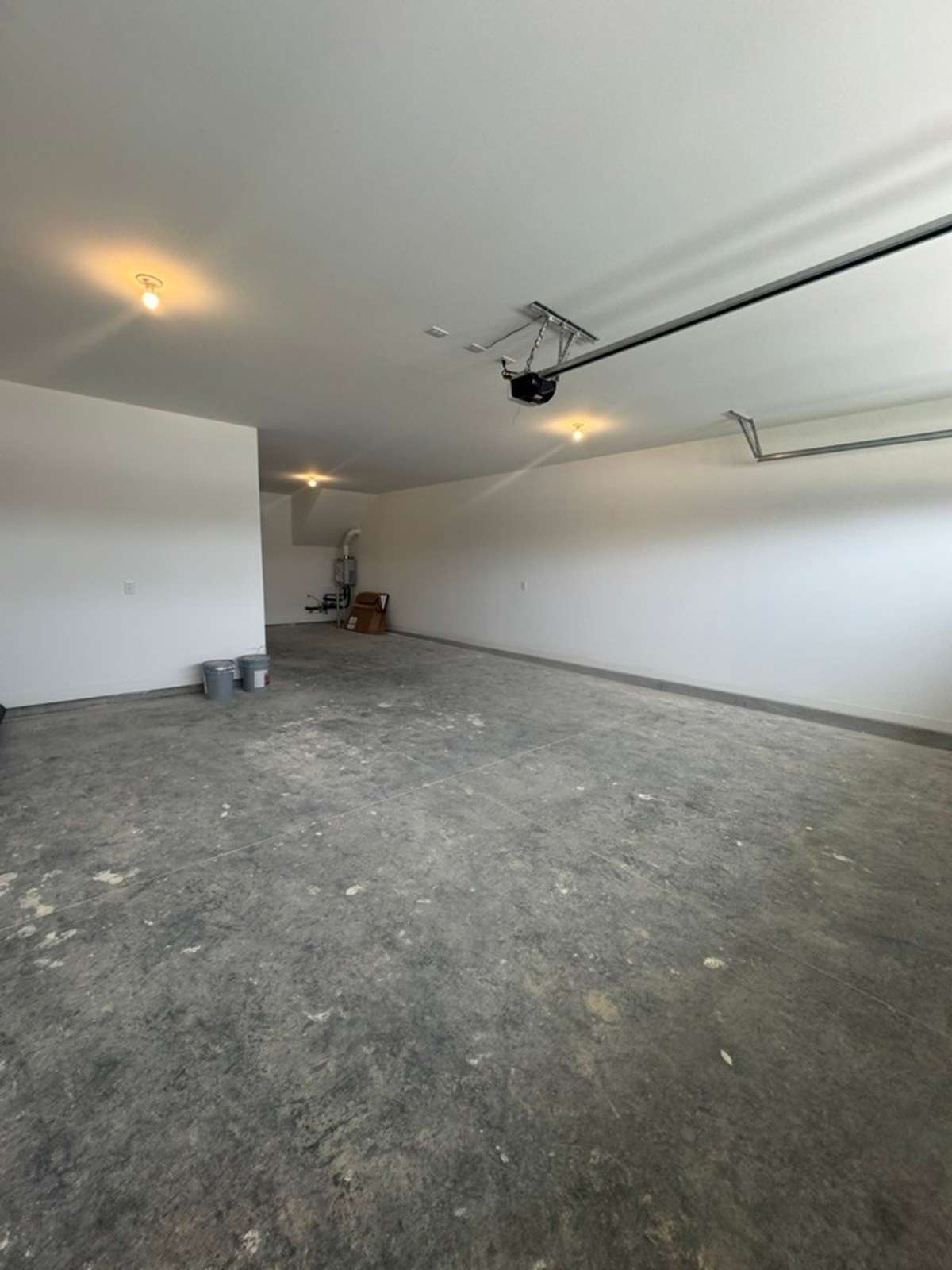 Standard 3 car tandem garage
Previously built home, options and selections may vary