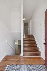 Split foyer entry-way