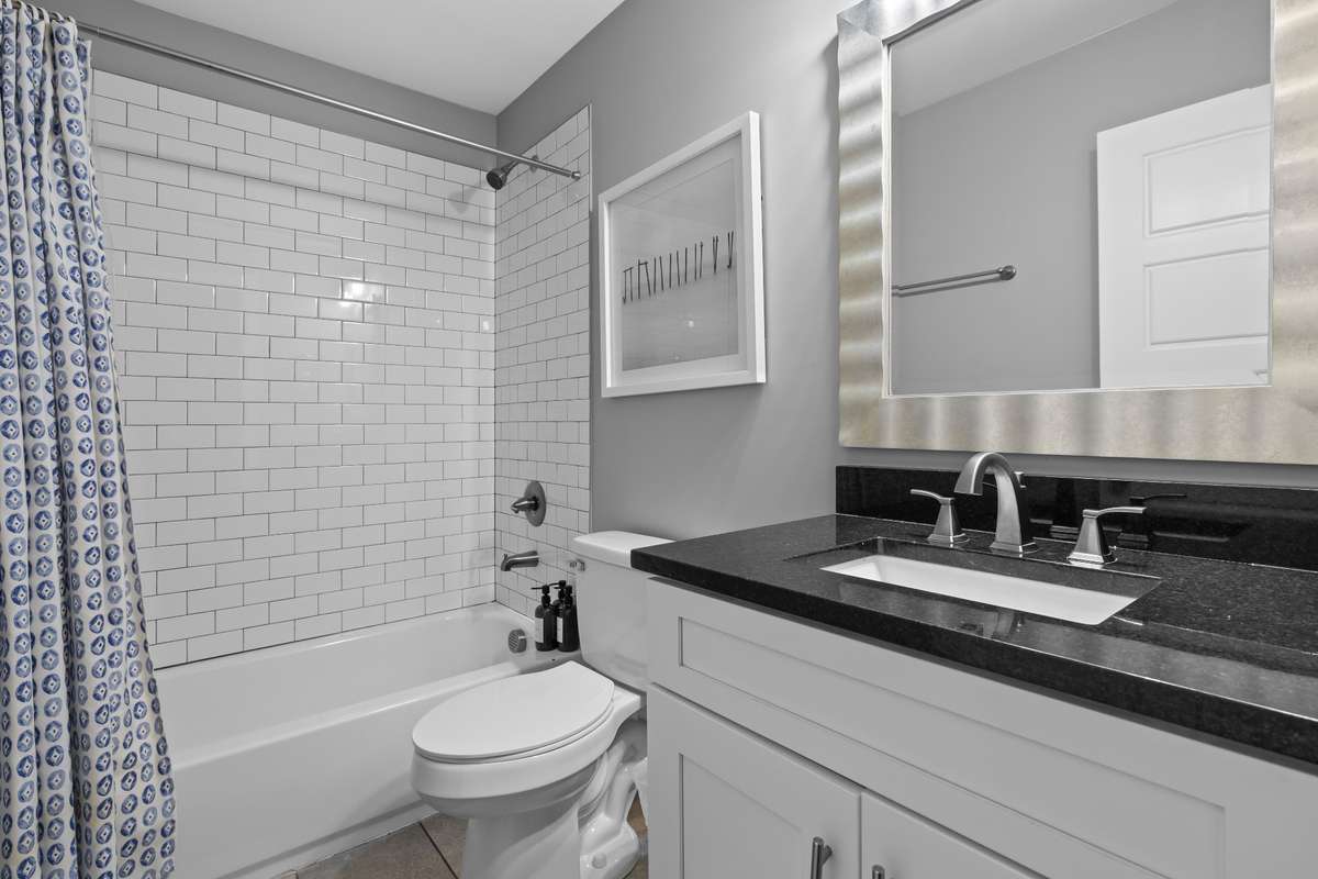Guest bathroom #1