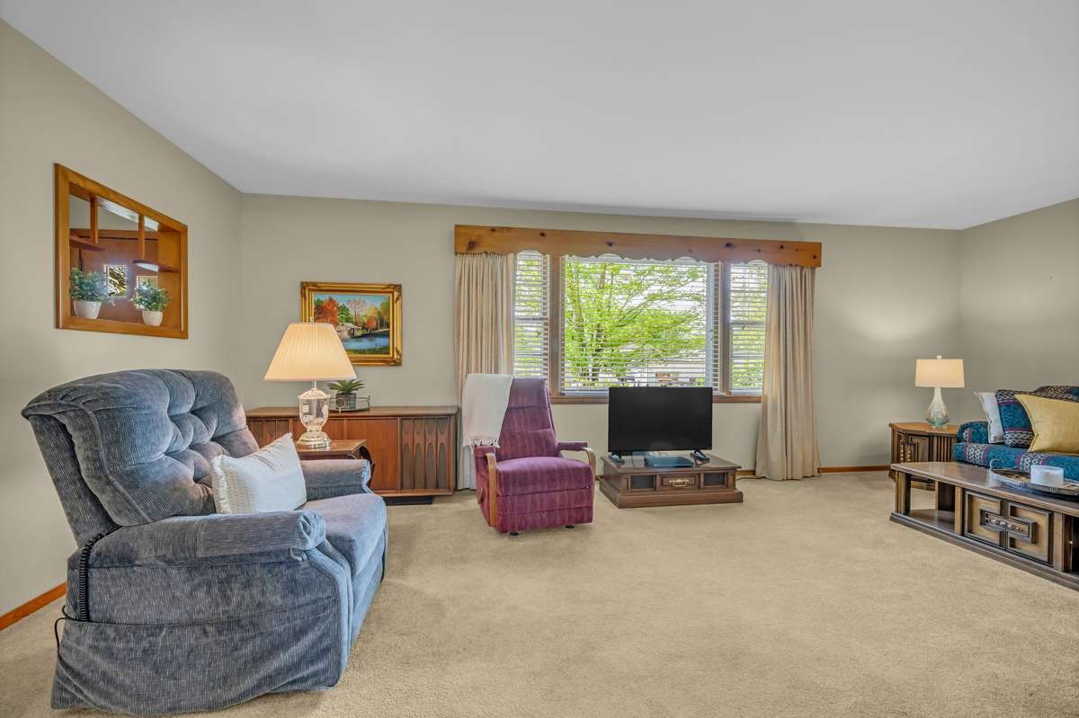 Small open space between living room and entry.