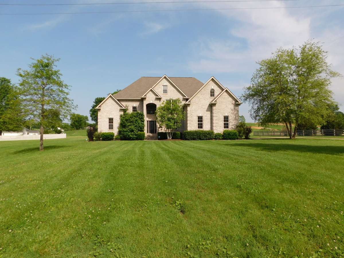 This home was built by one of our better Maury County builders who has been building for several years.