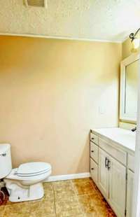 Detached Studio with 1 bedroom, full bath, kitchen and laundry ($850)