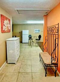 Detached Studio with 1 bedroom, full bath, kitchen and laundry ($850)