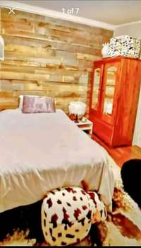 Detached efficiency apartment with full bath and covered porch ($750)