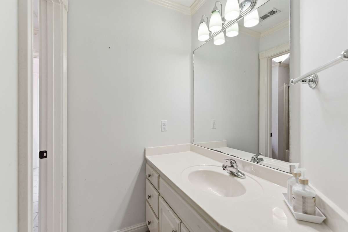 Jack and Jill Bathroom off Bedroom #3 & #4