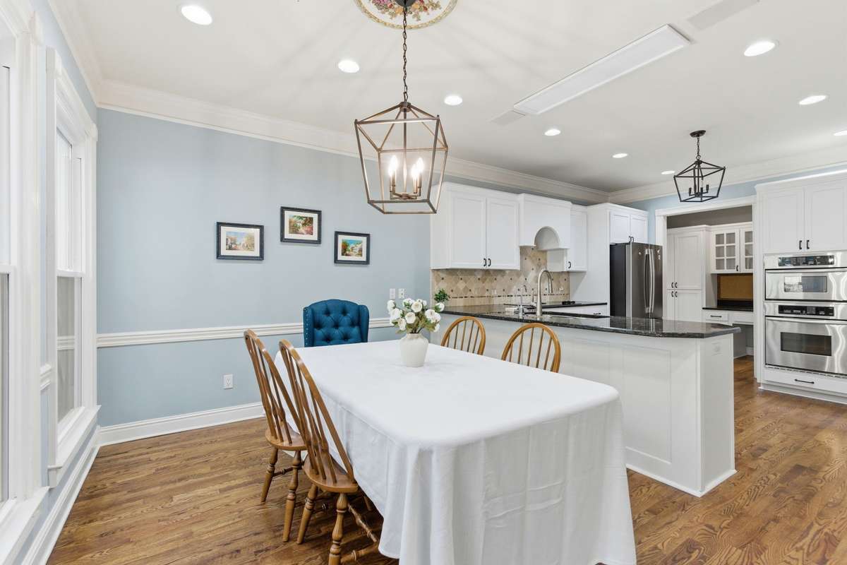 Eat In Kitchen