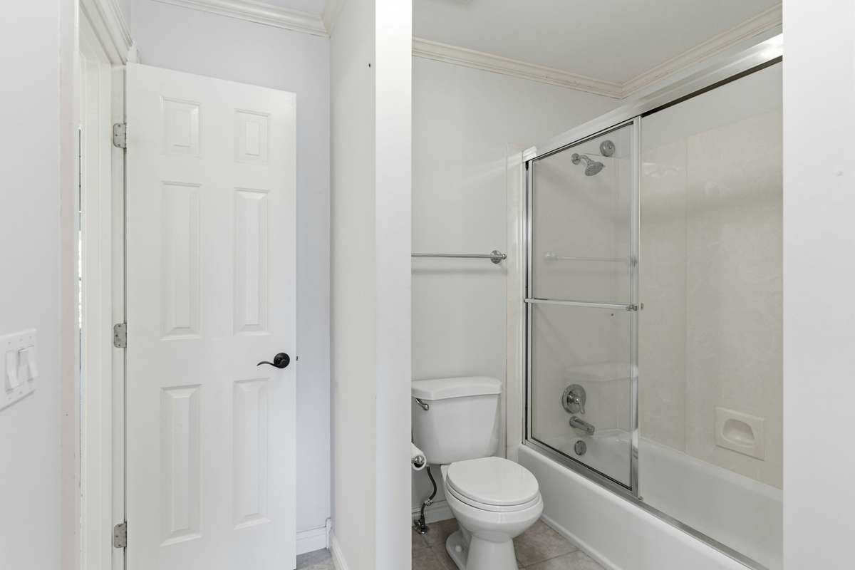 Jack and Jill Bathroom off Bedroom #3 & #4