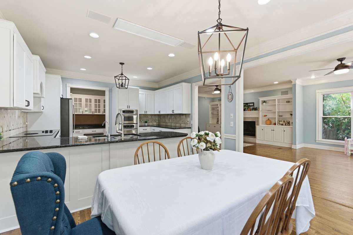 Eat In Kitchen