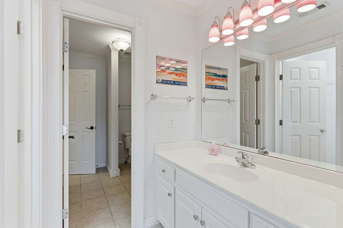 Jack and Jill Bathroom off Bedroom #3 & #4