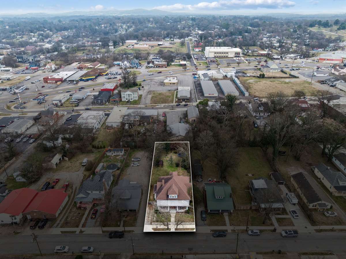 With beautiful design, intentional upgrades, and a home that is walking distance to some of Columbia’s best businesses, 1118 S High St is a unique investment you will not want to miss!