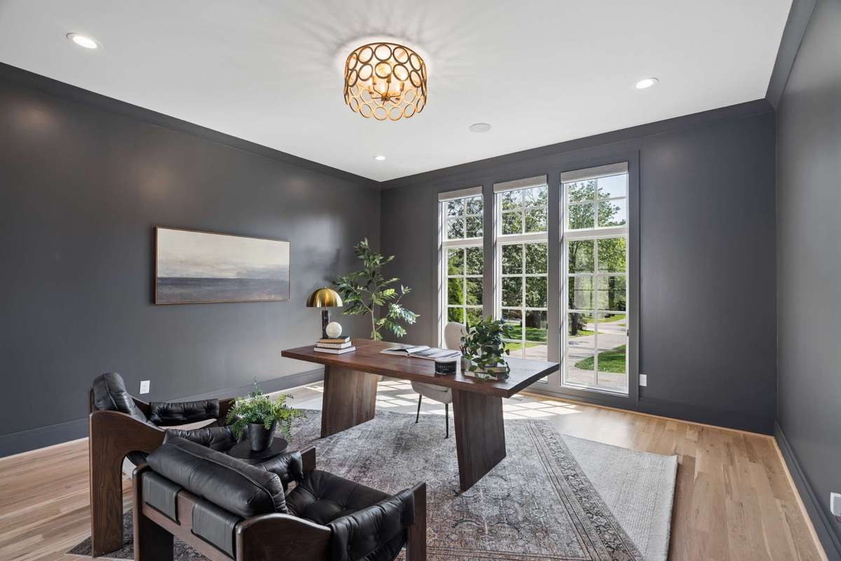First floor office or second bedroom with en suite bath