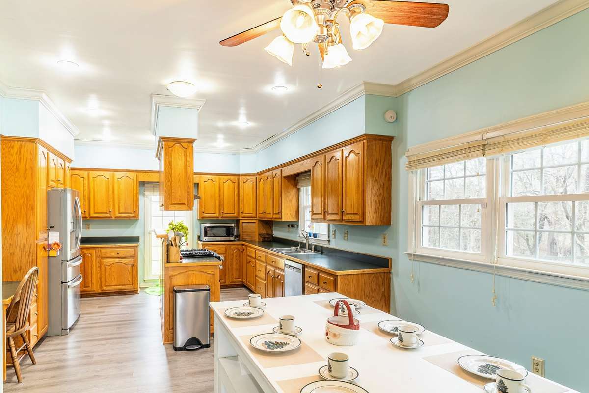Large eat in kitchen