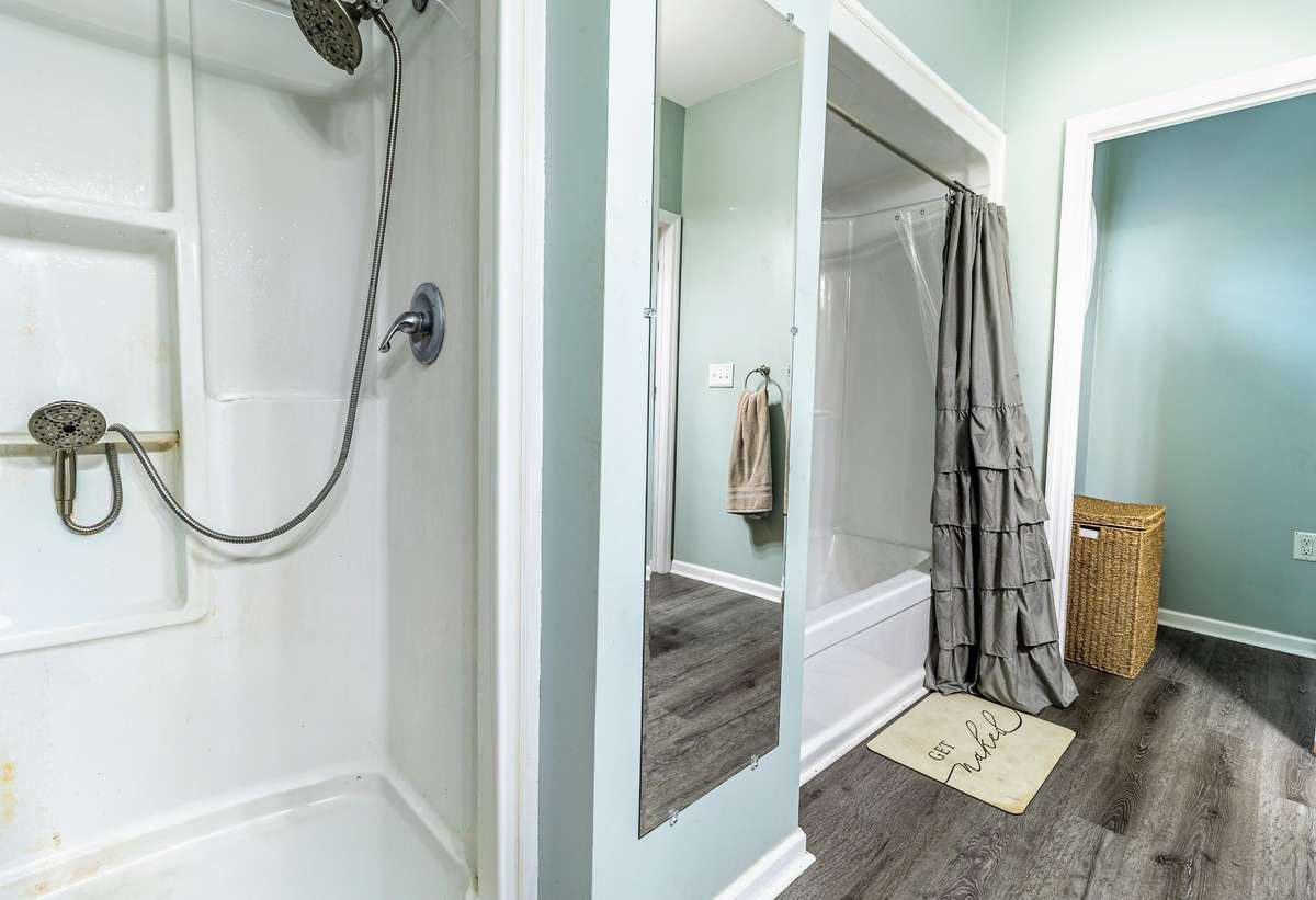 Shower/Shower tub combo! Never have to wait for someine to get out