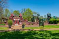Close to Don Fox Community Park, with walking paths, splash pad and playground.