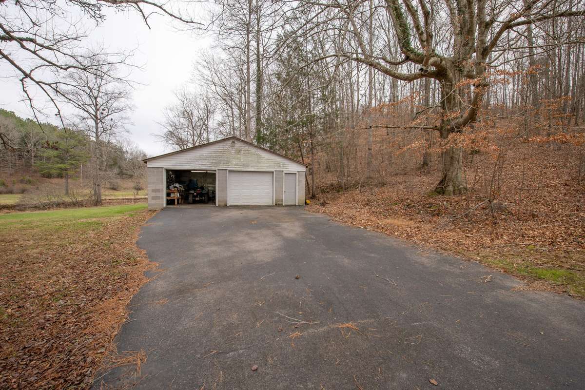 Detached 2 car garage/workshop!