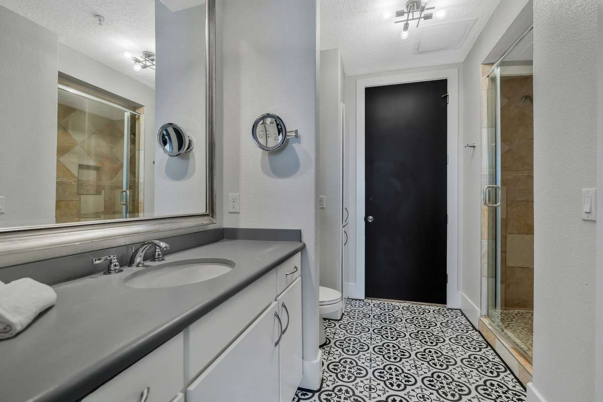 Second bathroom.