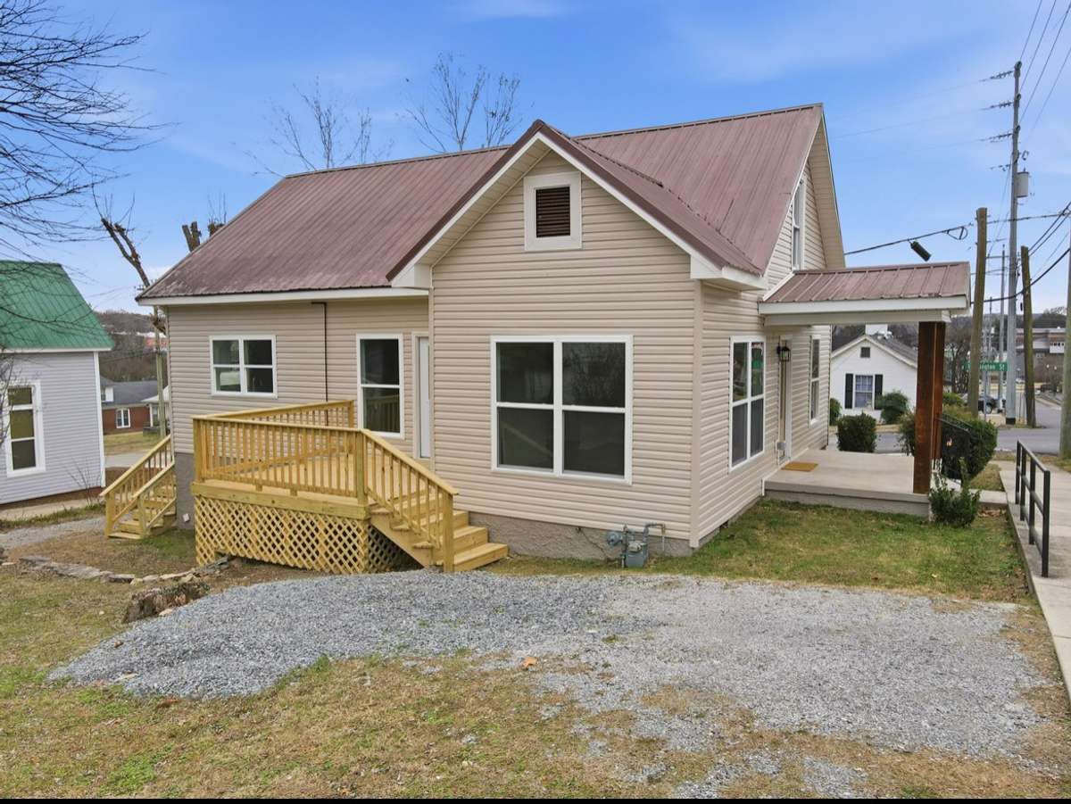 With both a balcony on the back of the home and a large side deck, there is plenty of outside entertainment areas and grilling space. Welcome to 301 Bellview Ave N!