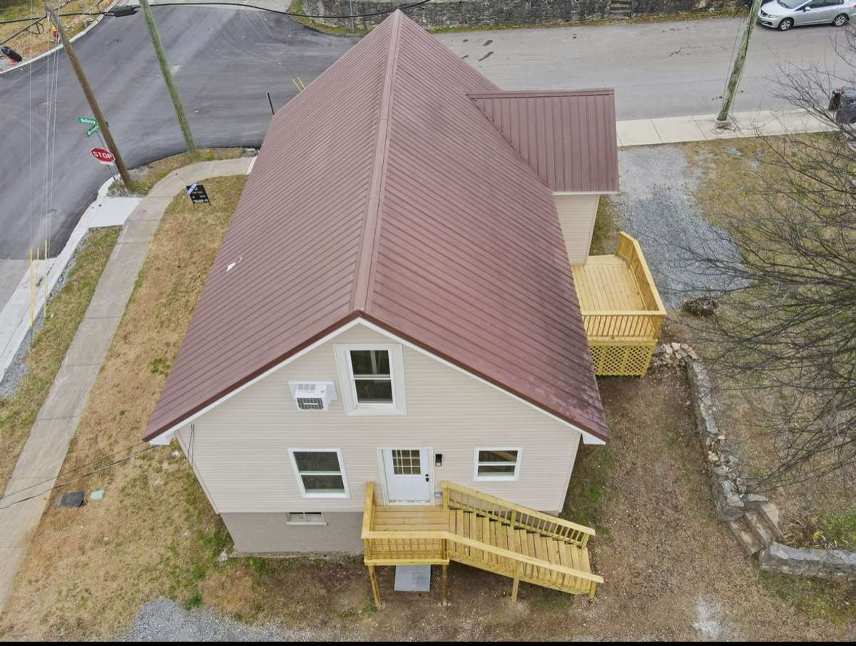 Corner lot! Convenient to retail and just minutes to Pulaski, Lewisburg, & Huntsville!