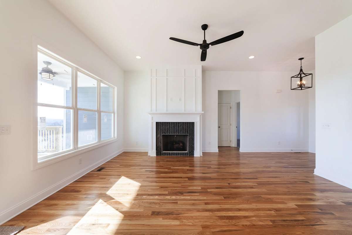 LIVING AREA NO FIREPLACE