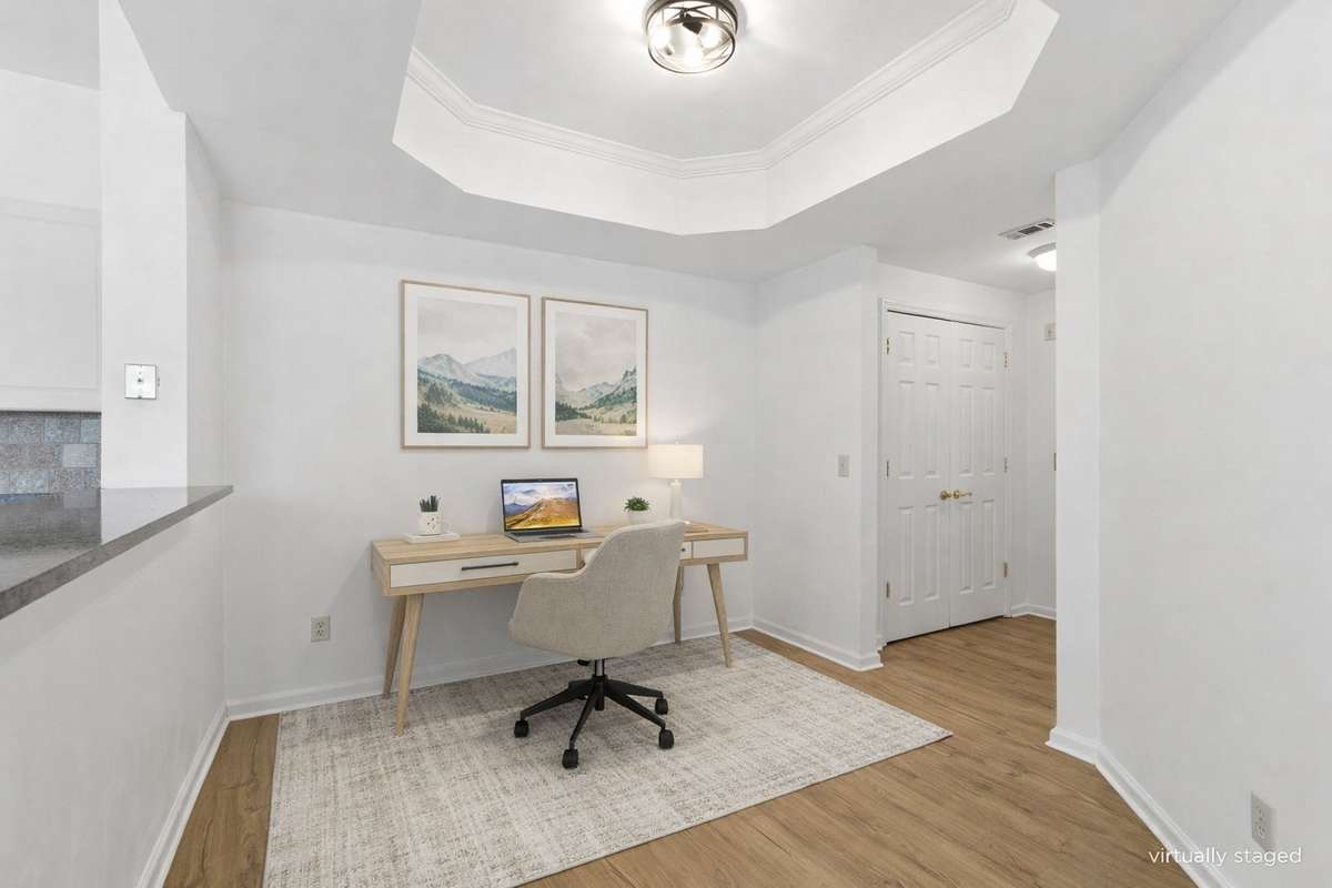 Great space for a home office or dining room
*virtually staged*