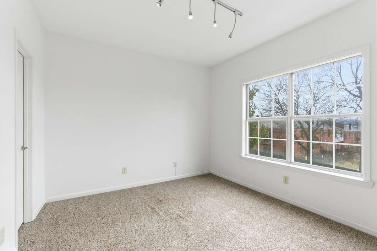 Great size guest bedroom with large windows