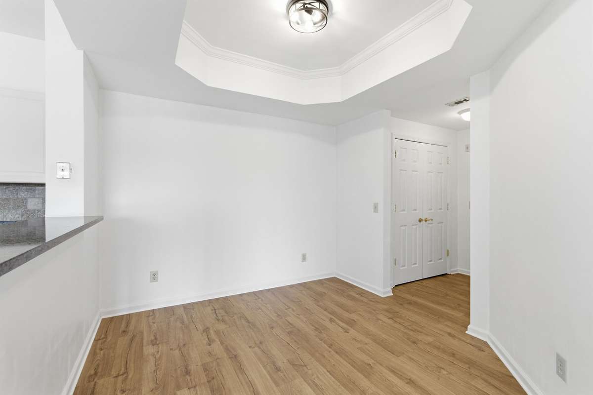 Great flow from the entryway into the dining room space