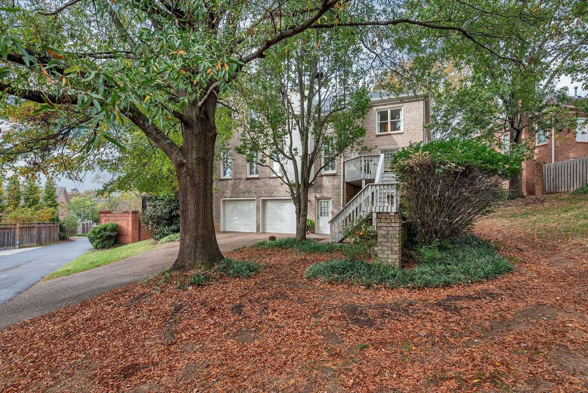 The side yard goes all the way to the neighbor's wood fence.