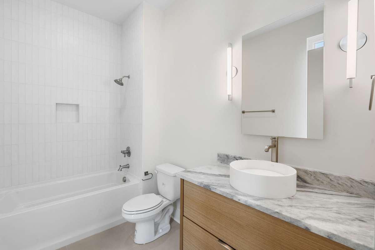 Bedroom 2 Ensuite Bath