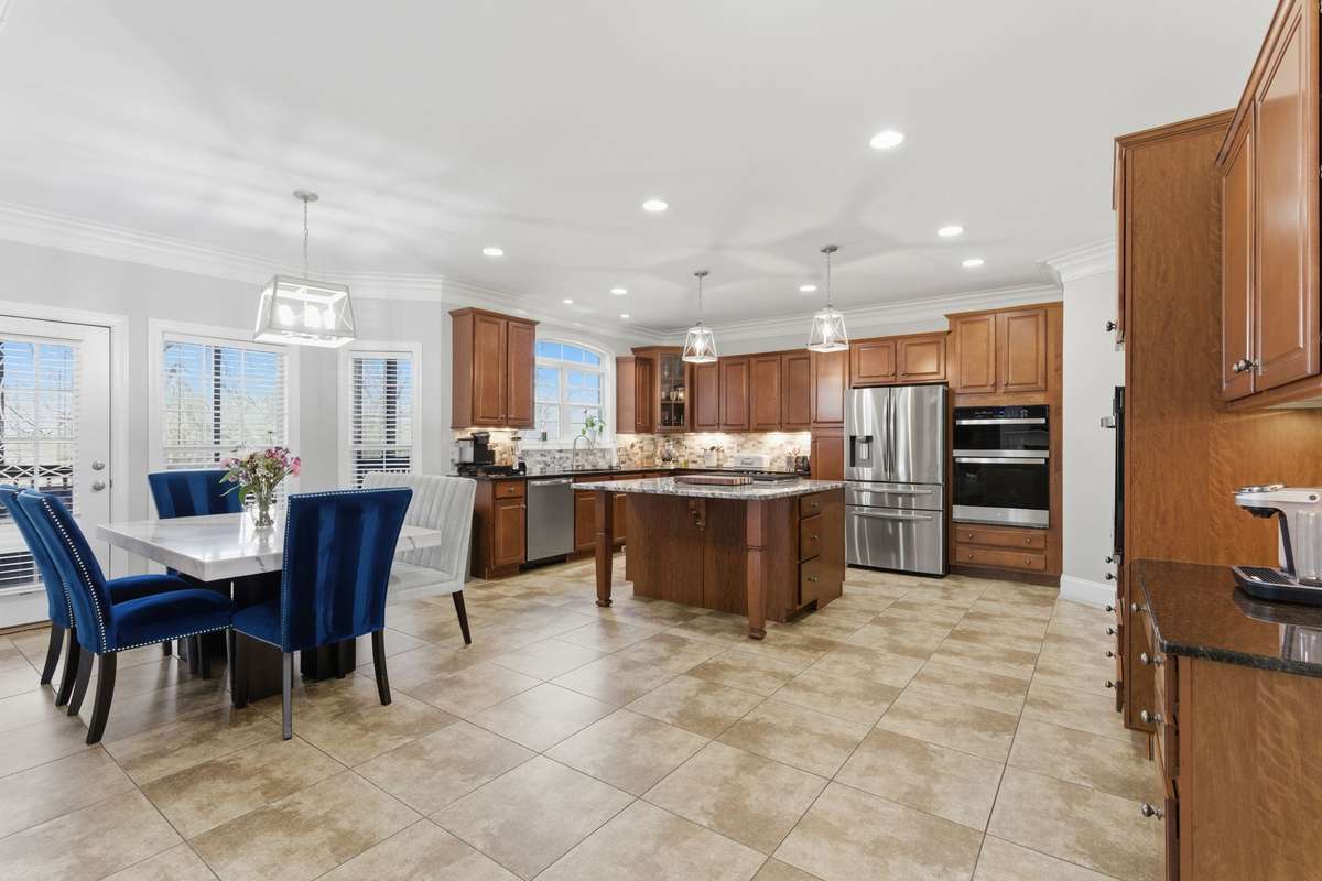 Huge Kitchen with Deck access