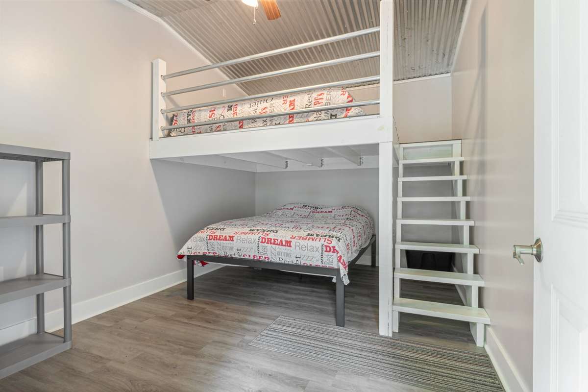 Motel 3 Bedroom #1 with 2 Queen Beds!