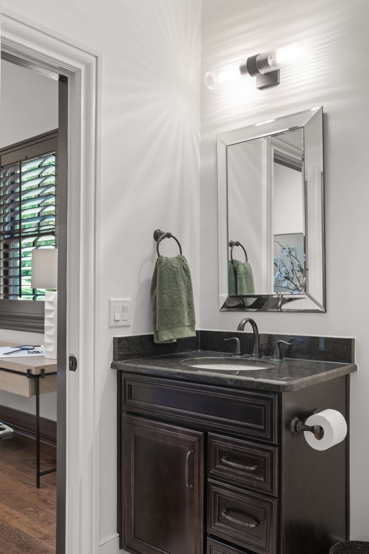 Half bath for the study.