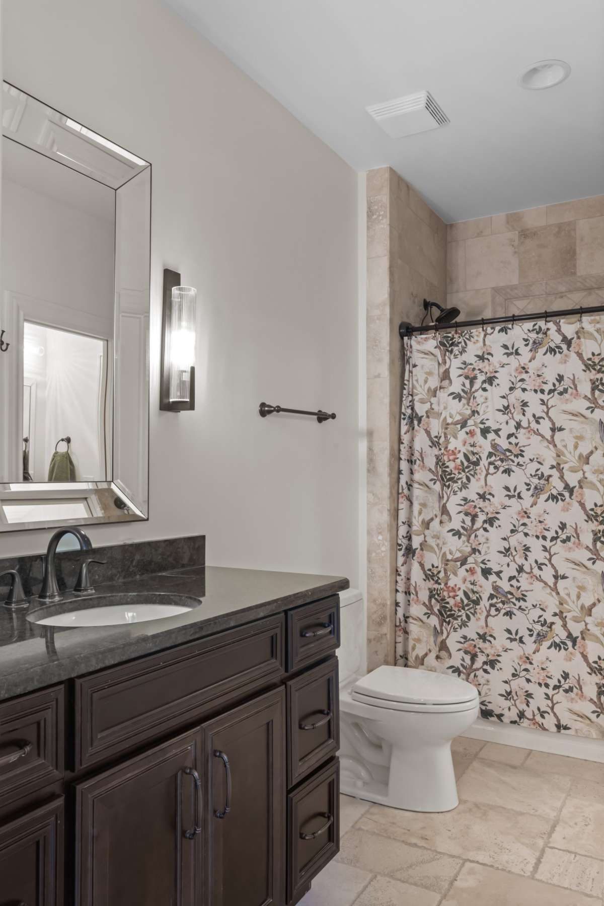Bath of bedroom 4.
