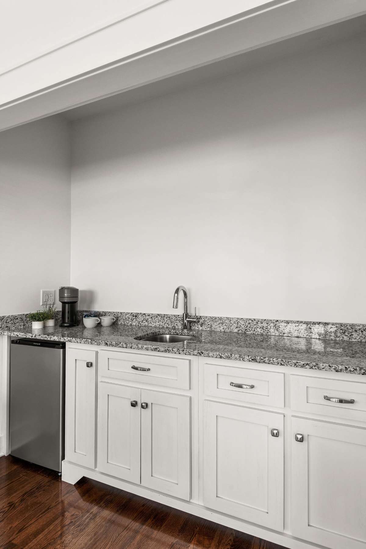 Wet bar w/in master suite