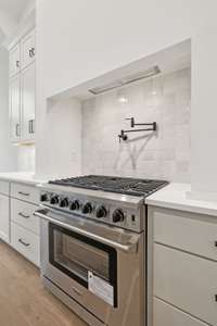 6 top gas cooktop with a pot filler