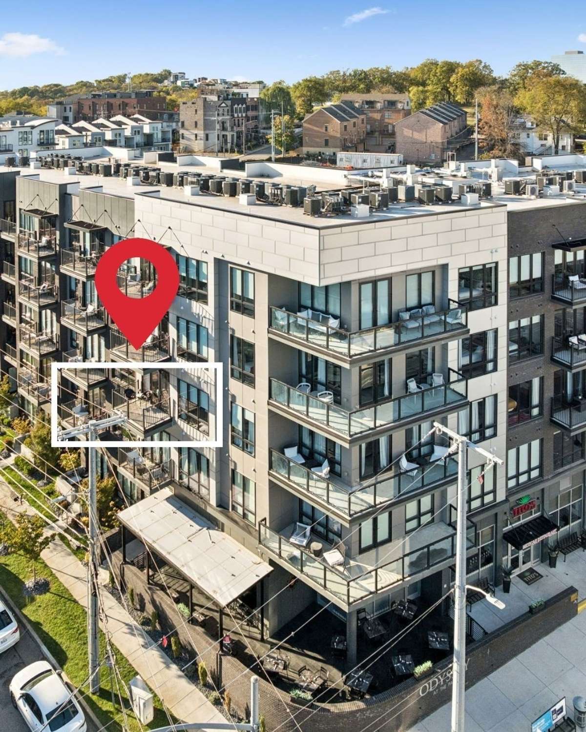 Third Floor Balcony Unit with Downtown Vista Views close to Centennial Park