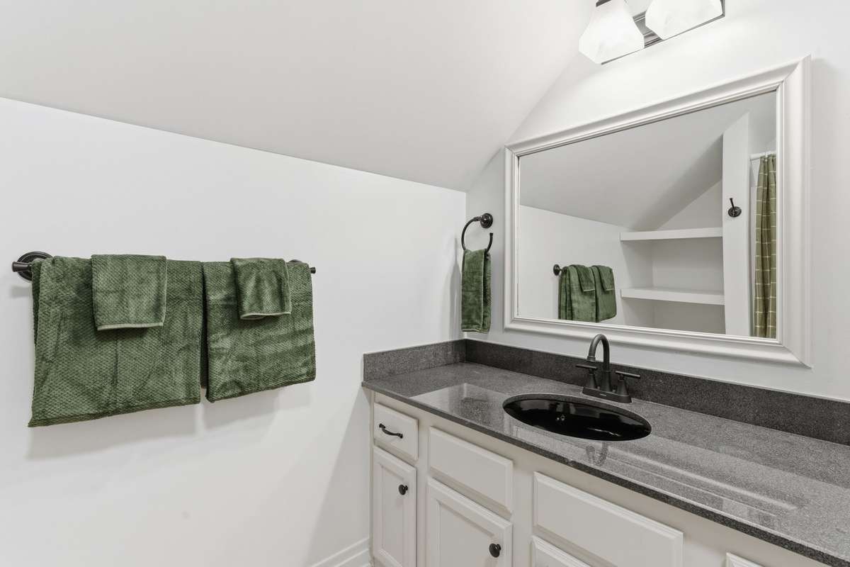 2nd floor full bath.