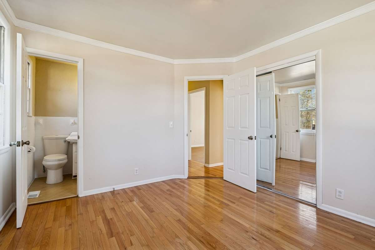 Bedroom 1 - Main