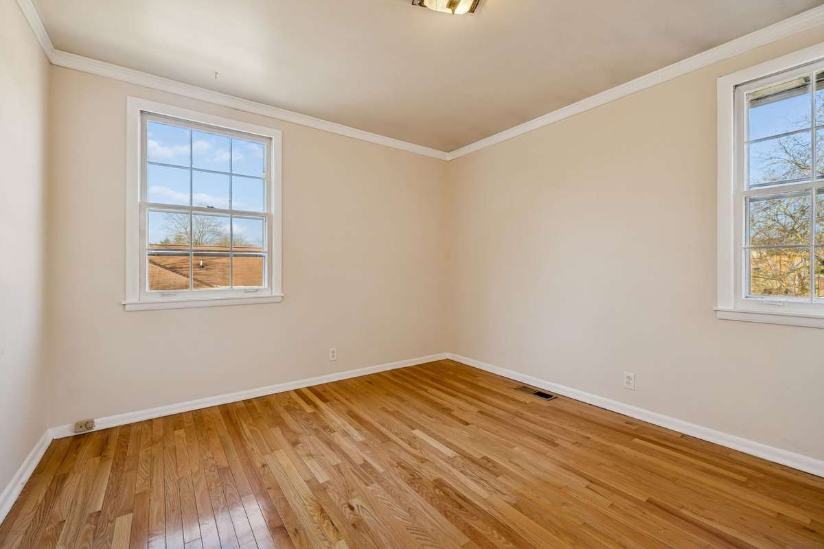 Bedroom 1 - Main