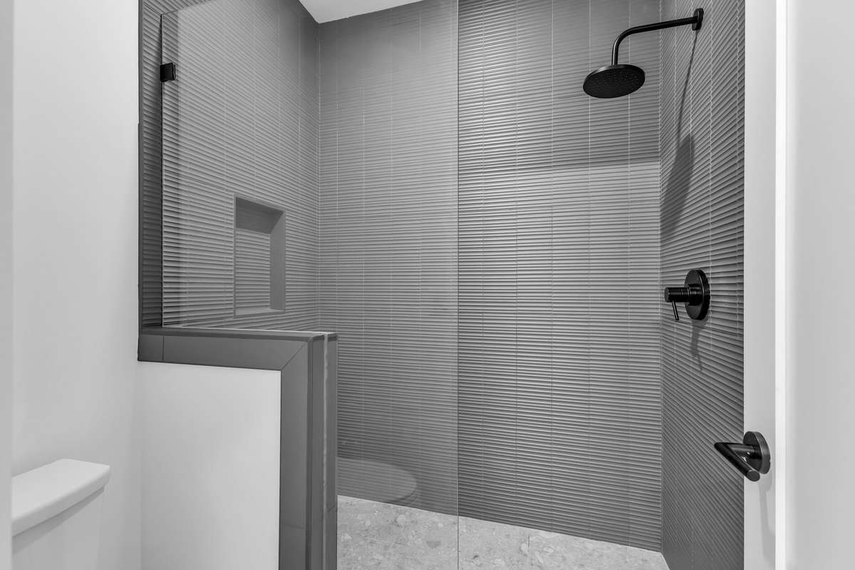 Bedroom 4 shower